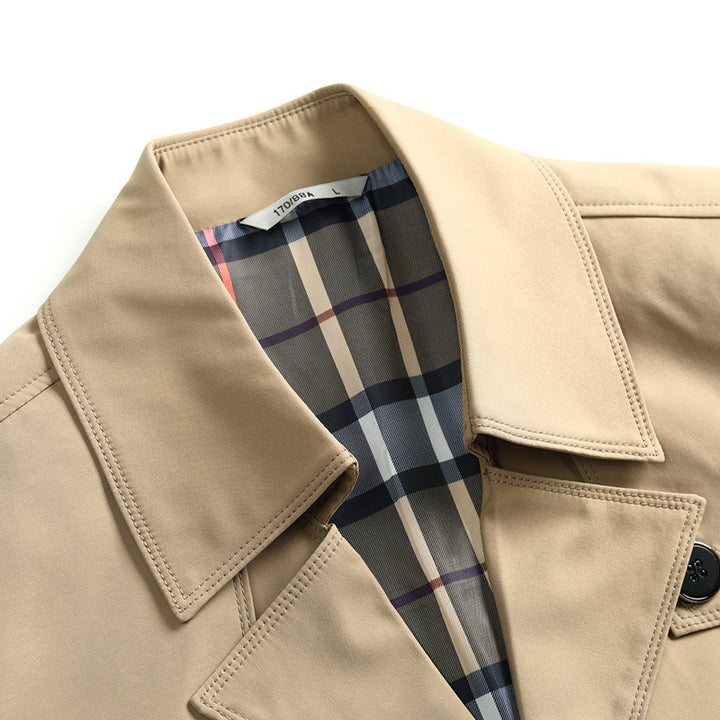 Herren Schmal geschnittener Trenchcoat mit Reverskragen und dezenter Knopfleiste Echoarchiv