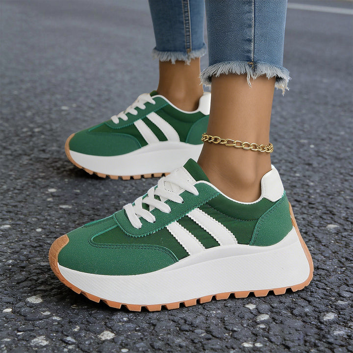 Damen nan Plateau-Chunky-Sneaker mit verstärkter Zehenkappe, profilierter Gummilaufsohle und stoßdämpfender EVA-Zwischensohle Echo Archiv