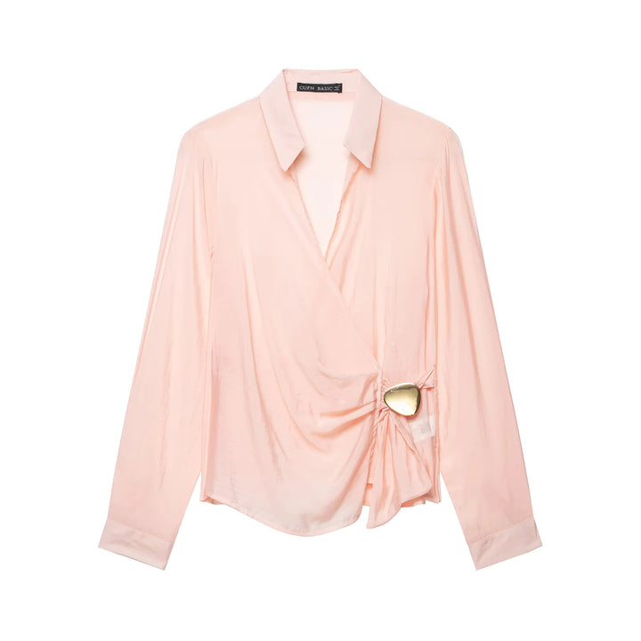 Damen Wickelbluse mit Hemdkragen, fließender Drapierung und dekorativer Herzschließe – Élovi