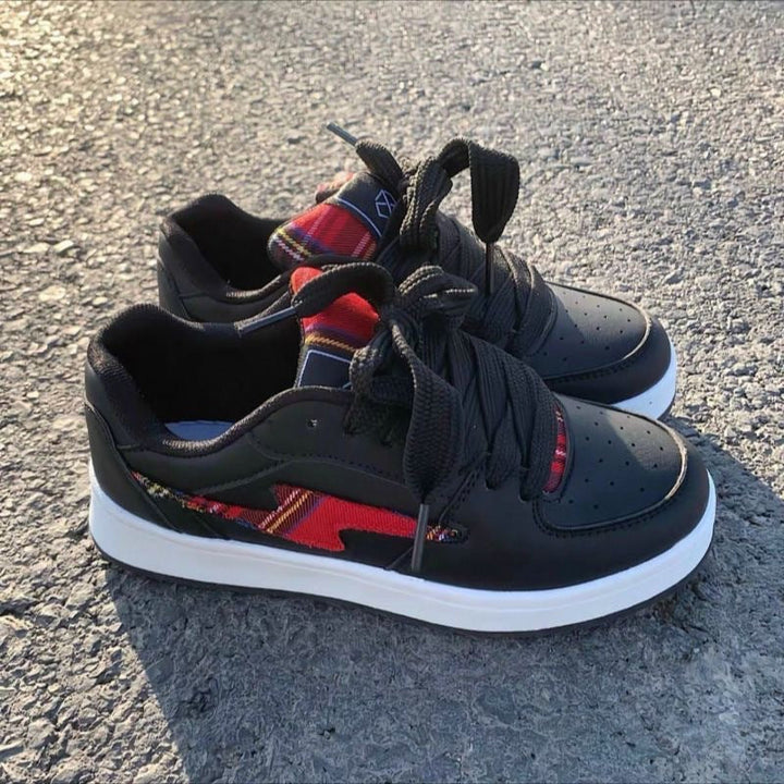 Damen Sportliche Sneakers mit kariertem Detail und verstärkter Sohle Echo Archiv