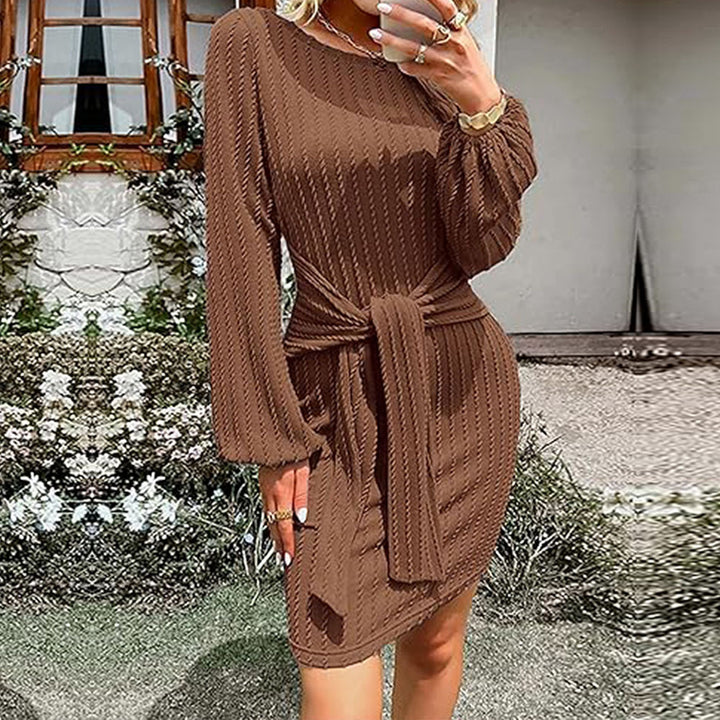 Damen geripptes Strickkleid mit taillierender Schärpe, ballonärmeln und figurumspielender Mini-Länge – Élara