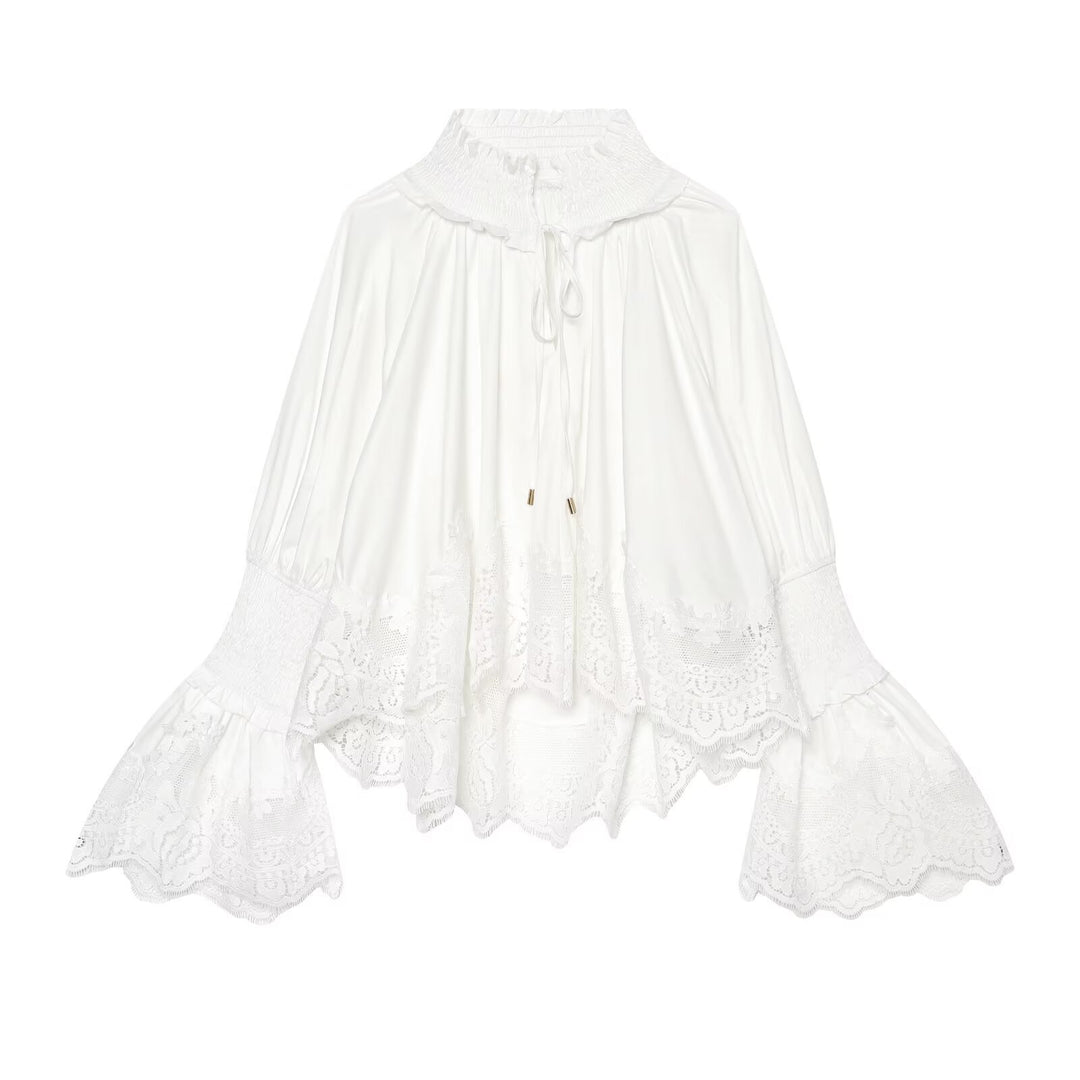 Damen Bluse mit hohem Rüschenkragen, geschmückten Manschetten und Spitzenbordüre Echo Archiv