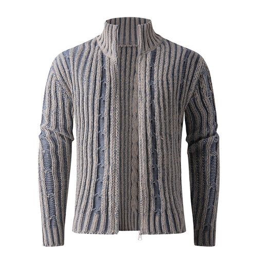 Herren Strickjacke mit Hochkragen und anspruchsvollem Zopfmuster Echoarchiv