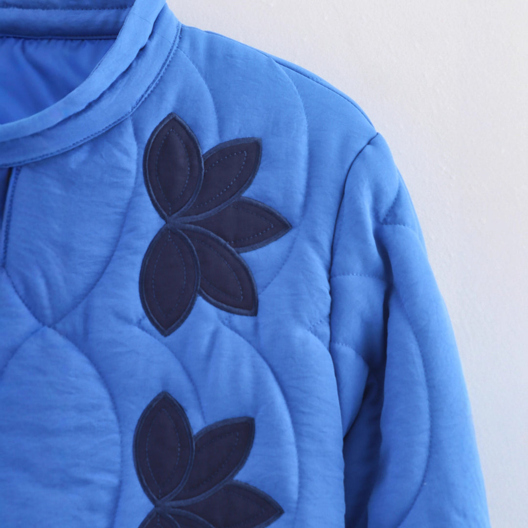Damen Gesteppte Kurzjacke mit floraler Steppung und Stehkragen Echoarchiv