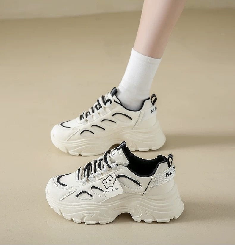 Damen Sportliche Chunky Sneakers mit atmungsaktiver Sohle und eleganten Designelementen Echo Archiv