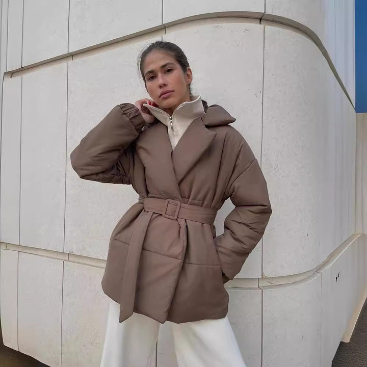 Damen Wattierte Taillierte Steppjacke mit Gürtel und Kapuze Echoarchiv