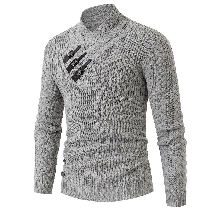 Herren nan Strickpullover mit Schalkragen, Zopfmuster und markanten Schnallenverschlüssen Echo Archiv