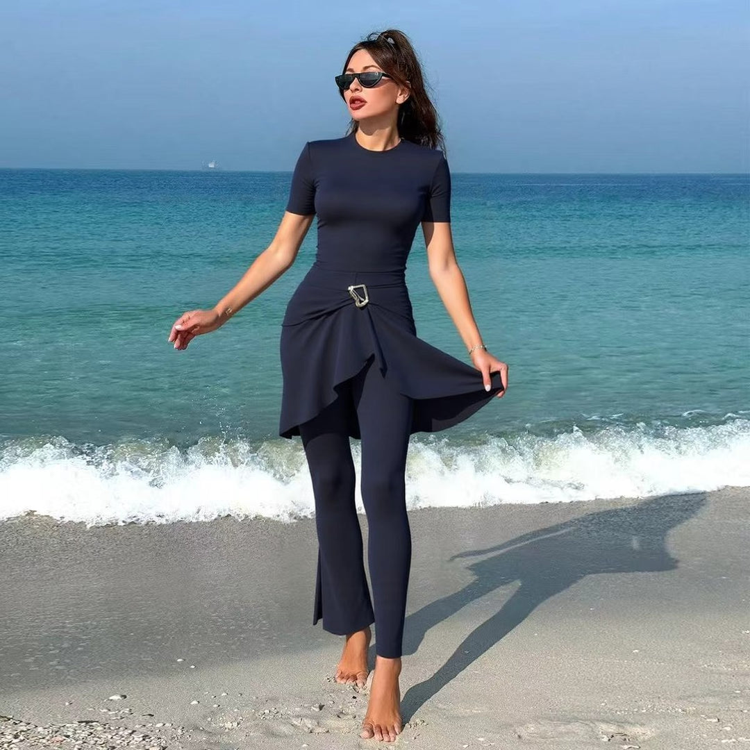 Damen eleganter Schwimmanzug mit asymmetrischem Rock und figurbetonendem Design Echo Archiv