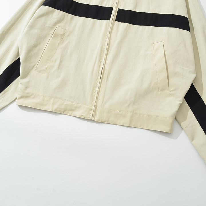 Damen Oversize Trackjacke mit Stehkragen, durchgehendem Reißverschluss und Kontraststreifen Echoarchiv