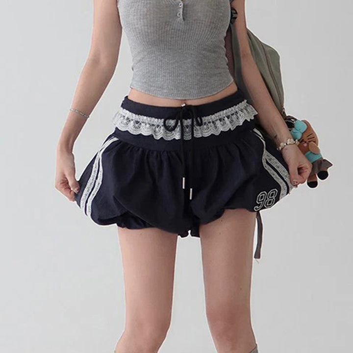 Damen sportliche Shorts mit Spitzenakzenten und elastischem Bund Echo Archiv
