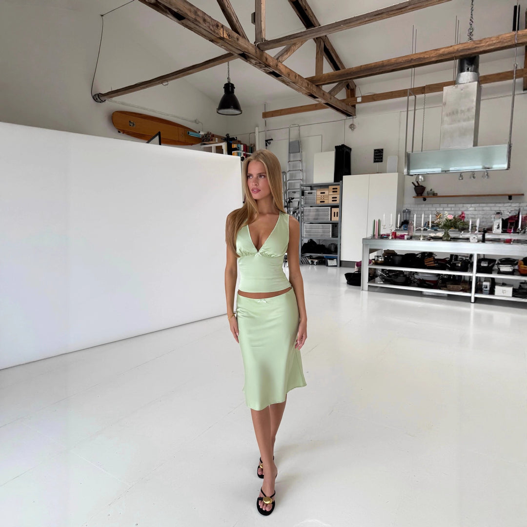 Damen elegantes Zweiteiler-Set mit V-Ausschnitt und fließendem Material Echo Archiv