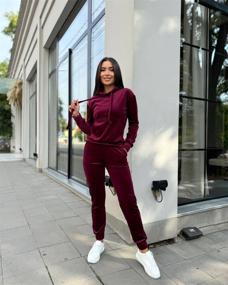 Damen weiches Velours-Lounge-Set mit Kapuzenpullover und tapered Jogginghose – Avérine
