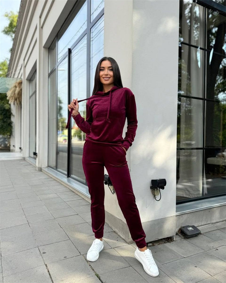 Damen weiches Velours-Lounge-Set mit Kapuzenpullover und tapered Jogginghose – Avérine