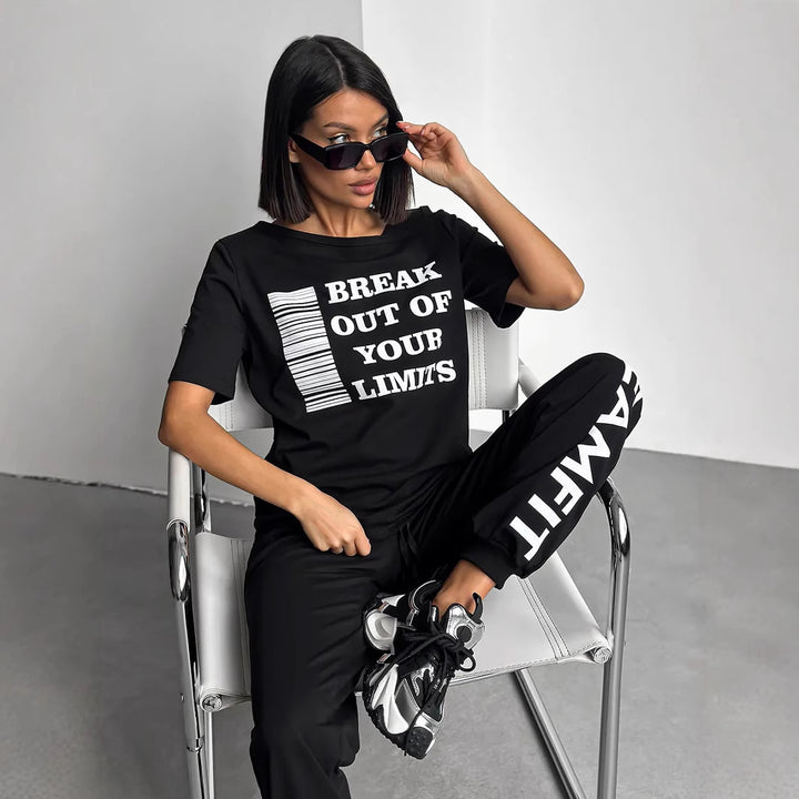 Damen lässiges Lounge-Set mit Cut-Out Schulter und Statement-Print – Avérine