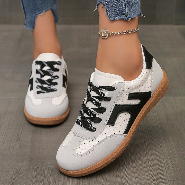 Damen Retro-Sneaker mit Gummisohle, leichtem Textilfutter und Komfortfußbett – Névara