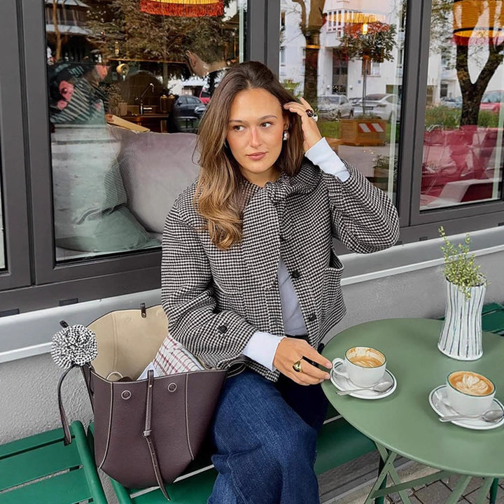 Damen Kurzjacke im Hahnentrittmuster mit Schleifenkragen Echoarchiv