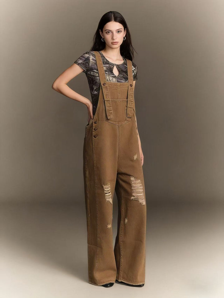 Damen nan moderne Baggy-Latzhose aus pigmentgefärbtem Stretch-Denim mit verstellbaren Trägern und sichtbaren Rissen Echo Archiv