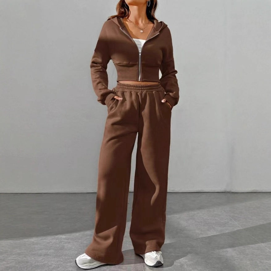 Damen nan kurzes Kapuzen-Sweatshirt mit Reißverschluss und weite High-Waist Jogginghose Echo Archiv