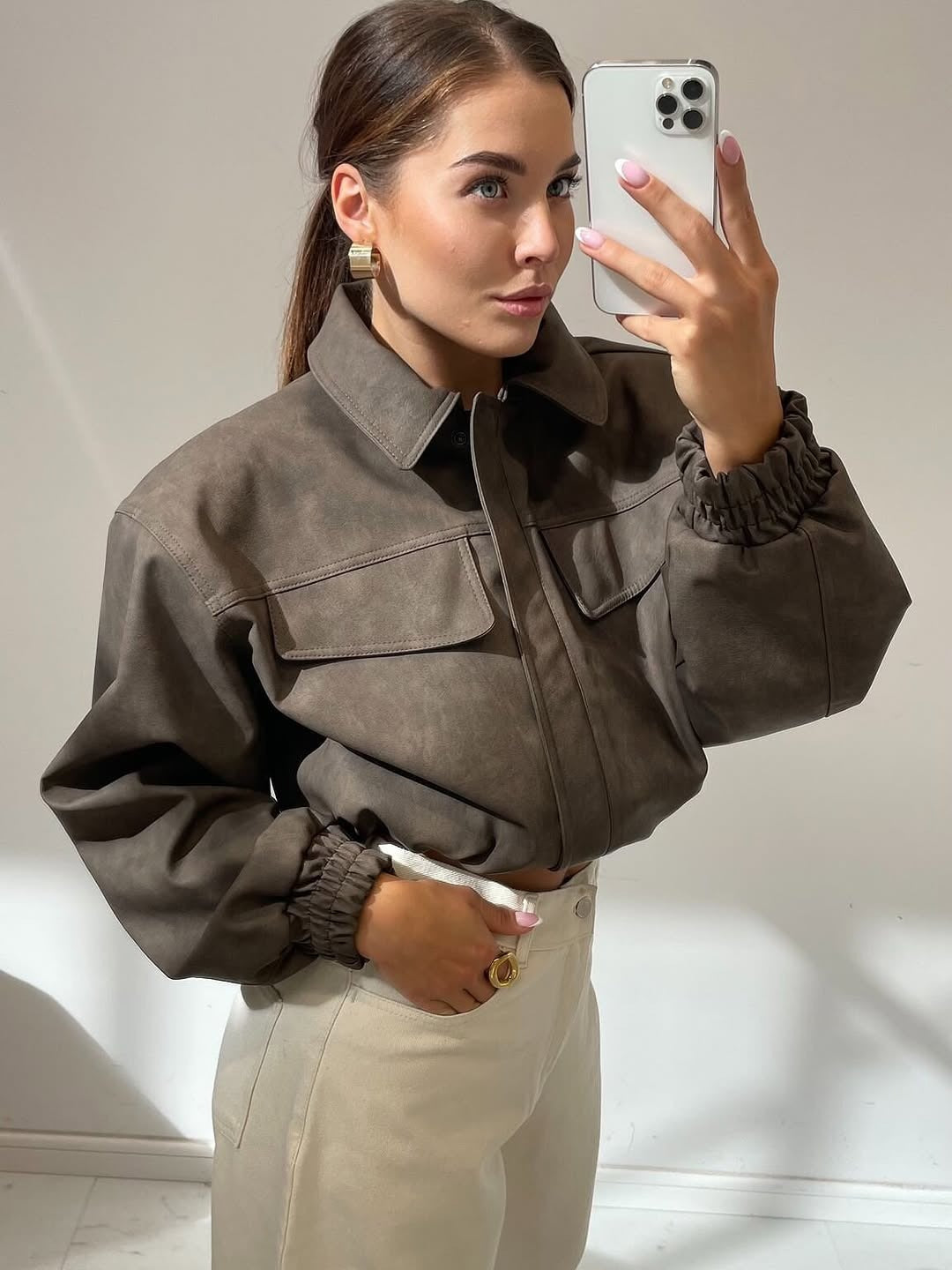 Damen Kurz geschnittene Kunstlederjacke mit aufgesetzten Brusttaschen Echoarchiv