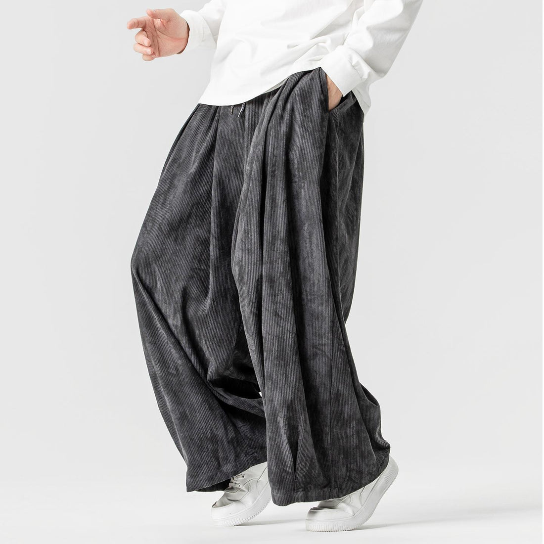 Herren Weite Cord-Loungehose mit Kellerfalten, elastischem Bund und Ballonbeinschnitt Echo Archiv
