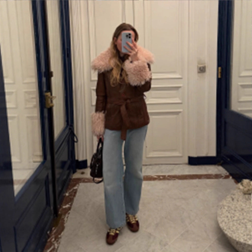 Damen Taillierte Lederimitatjacke mit Bindegürtel, opulentem abnehmbarem Faux-Fur-Schalkragen und Fellmanschetten Echoarchiv