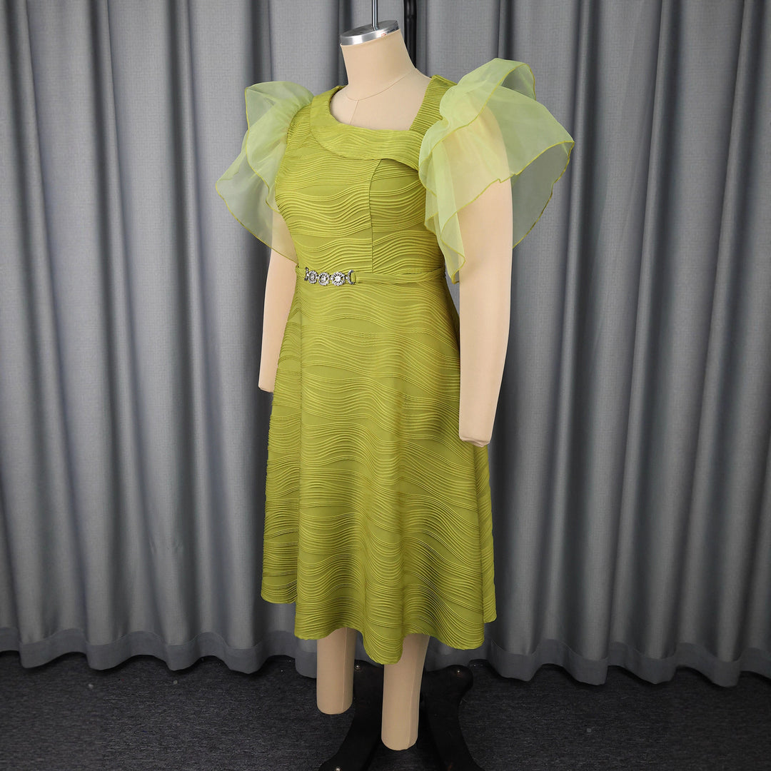 Damen Elegantes Abendkleid mit schimmernden Rüschendetails Echo Archiv