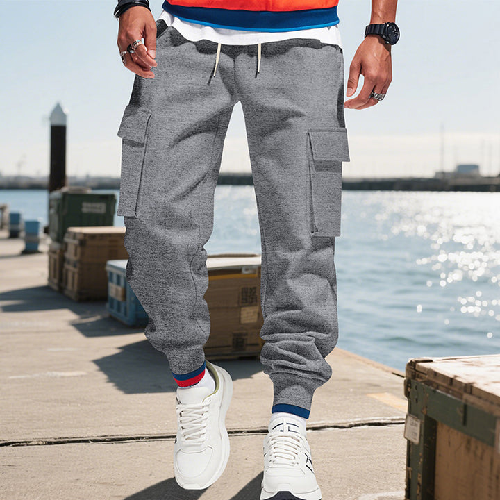 Herren Cargo-Jogginghose aus Sweat mit elastischem Bund, Kordelzug, aufgesetzten Klappentaschen & gerippten Bündchen – Bravaro
