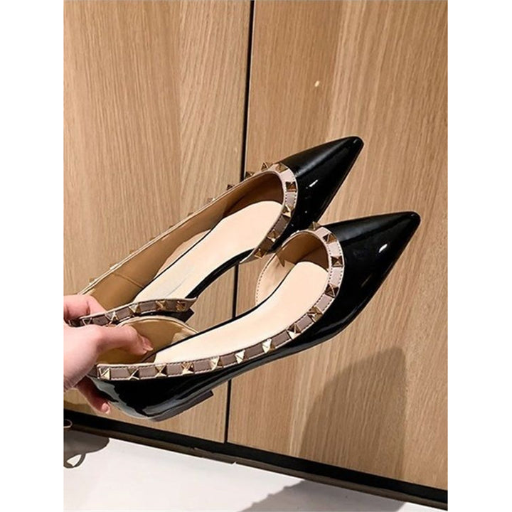Damen Spitz zulaufende Lackballerinas mit Nietenrand und ergonomischem Komfortfußbett – Lioré