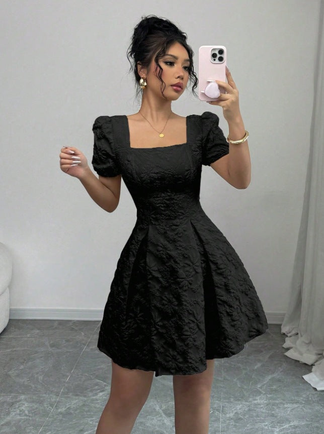 Damen Minikleid mit strukturiertem Blumendesign und Puffärmeln Echo Archiv