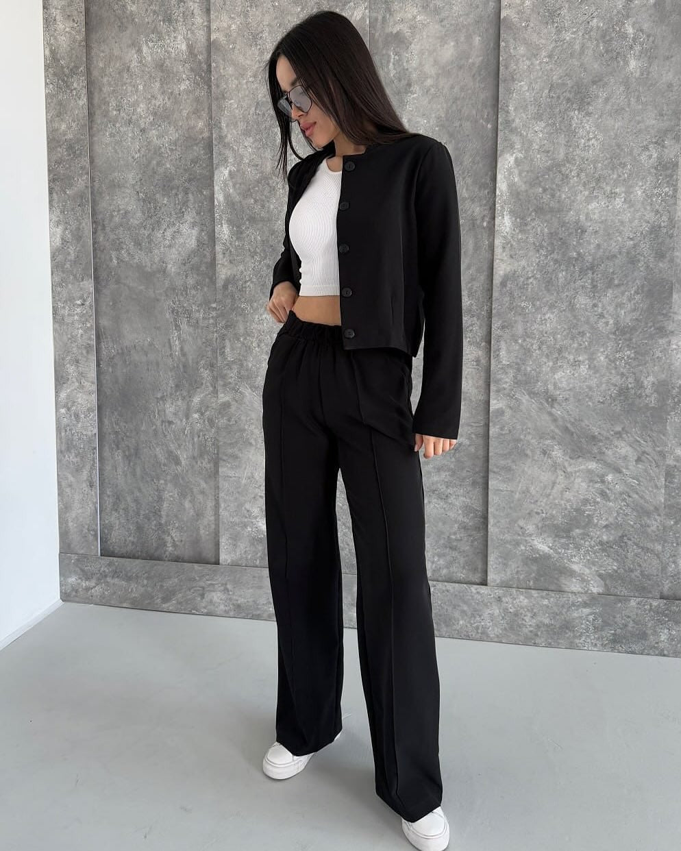 Damen Elegantes Zweiteiler-Set mit Kurzjacke und Hochbund-Faltenhose Echoarchiv