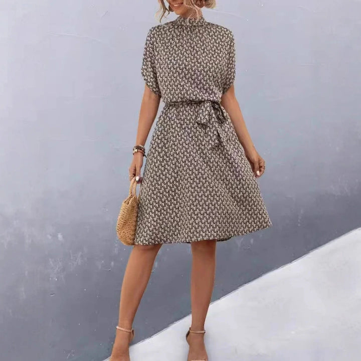 Damen Midikleid mit elegantem Bindegürtel und modischem Stehkragen Echo Archiv