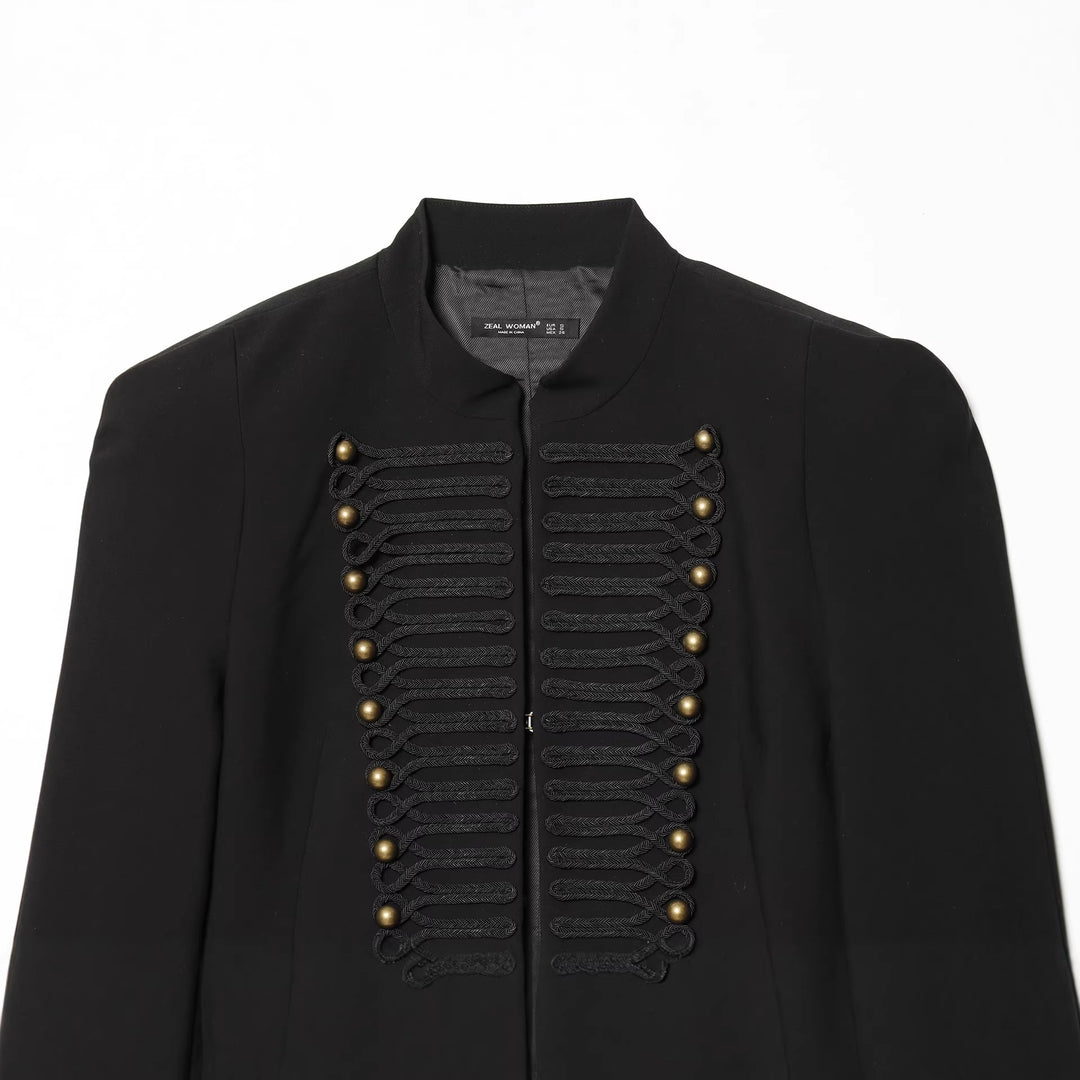 Damen militarisch inspirierte Kurzjacke mit dekorativem Kordelbesatz und Stehkragen – Célinea