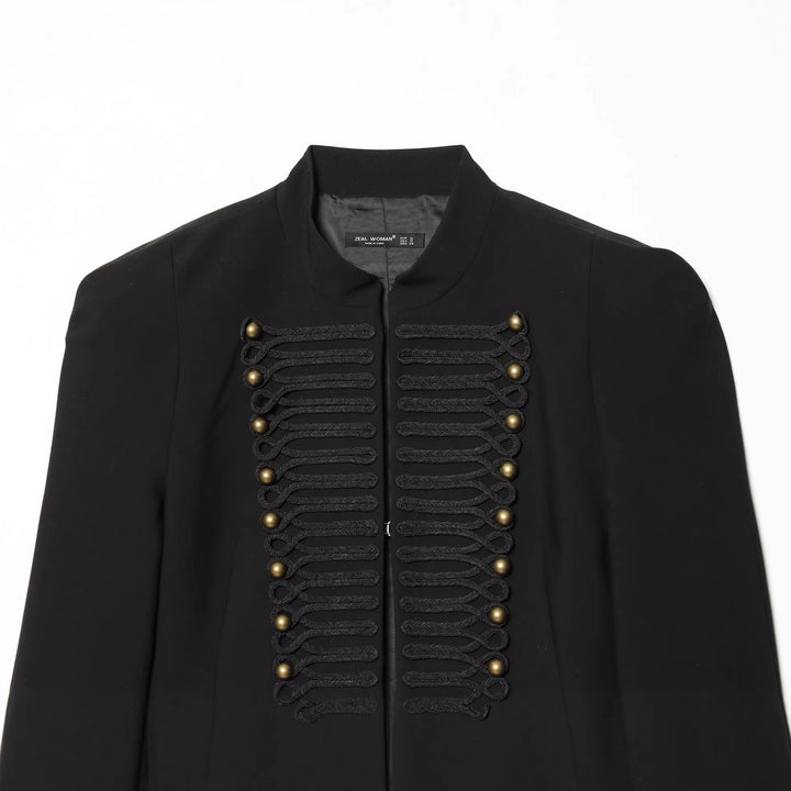 Damen militarisch inspirierte Kurzjacke mit dekorativem Kordelbesatz und Stehkragen – Célinea
