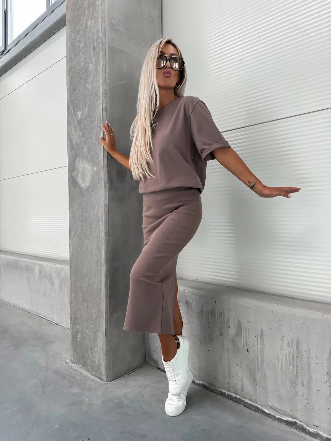 Damen zweiteiliges Strick-Set mit oversized Boxy-Shirt und figurumspielendem Midirock mit Seitenschlitz – Élanora