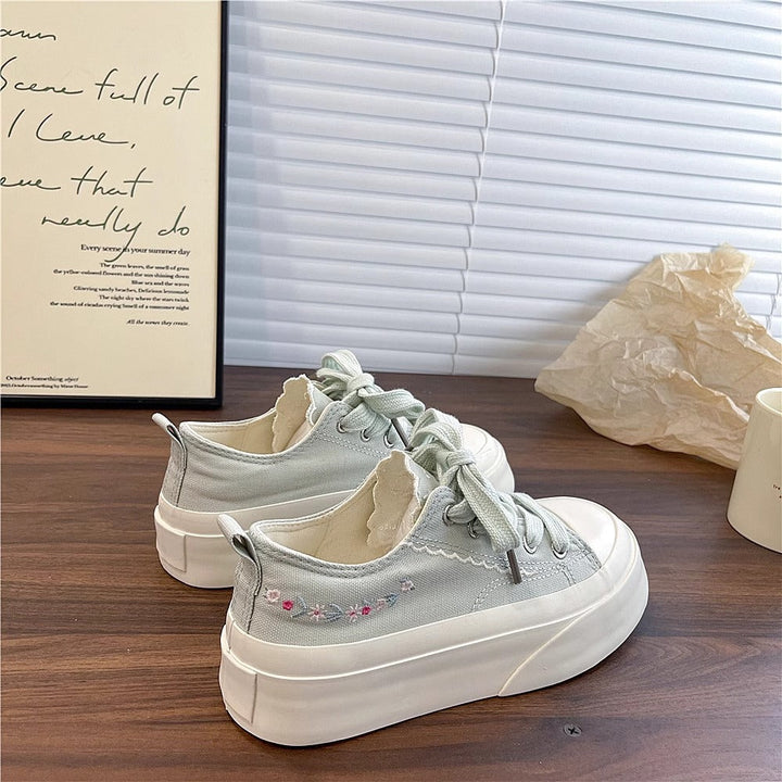 Damen Trendige Freizeitsneaker mit verspielten Rüschen-Details und dämpfender Sohle Echo Archiv