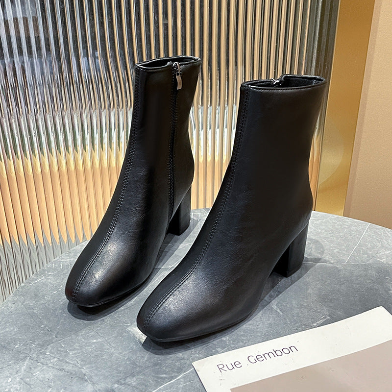Damen nan elegante knöchelhohe Stiefelette in glatter Lederoptik mit mittelhohem Blockabsatz und dezenter Frontnaht Echo Archiv