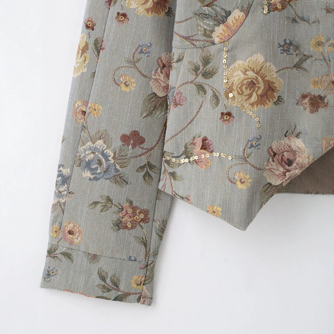 Damen Kurzjacke im Jacquard‑Blütenmuster mit Stehkragen und Zierknopfleiste Echo Archiv