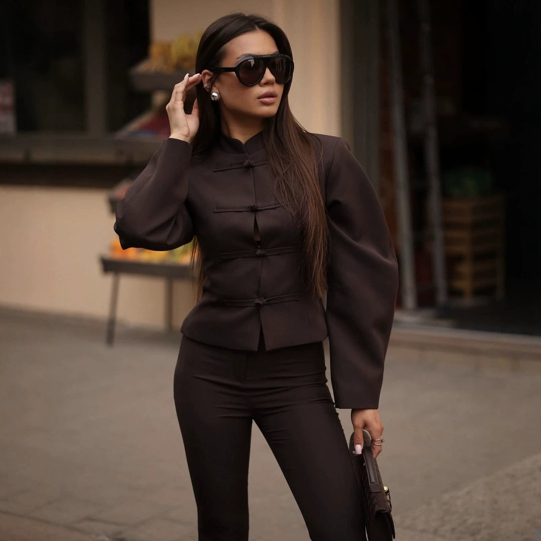 Damen Taillierte Kurzjacke mit Stehkragen und Knotenverschlüssen Echo Archiv