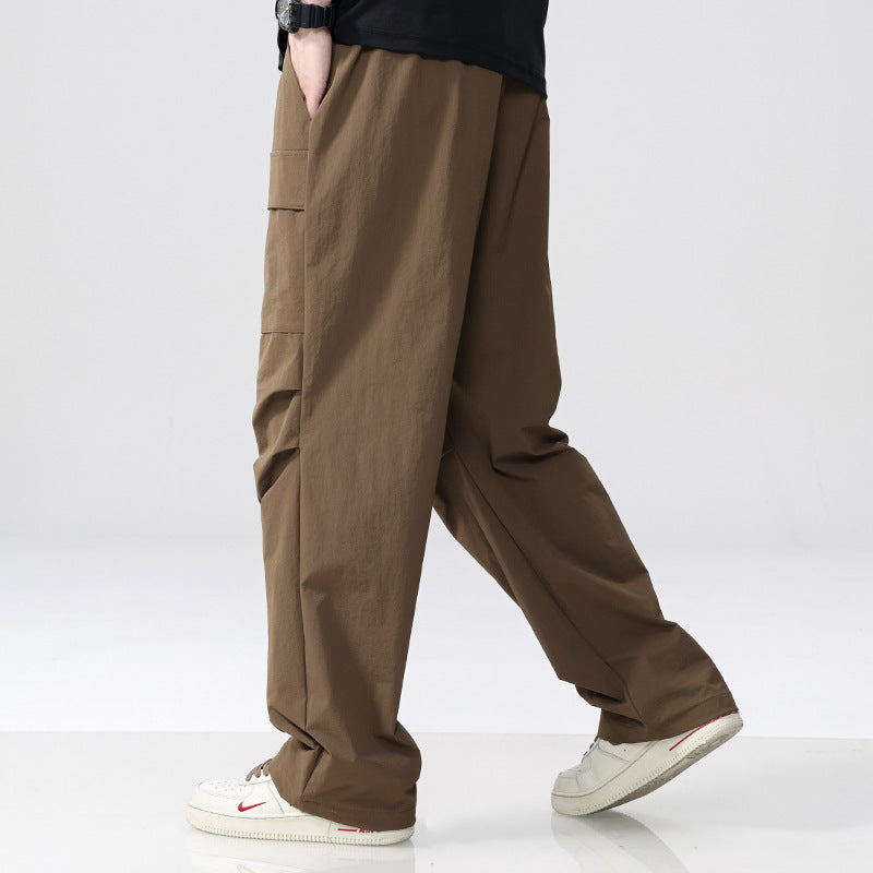 Herren Oversize-Cargohose aus leichtem Funktionsstoff mit Kordelzugbund und Mehrfachtaschen Echoarchiv