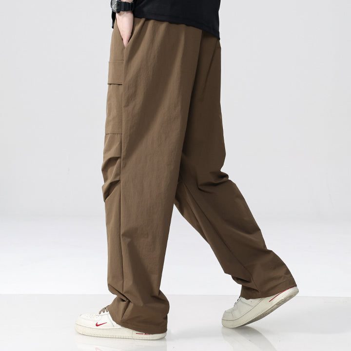 Herren Oversize-Cargohose aus leichtem Funktionsstoff mit Kordelzugbund und Mehrfachtaschen Echoarchiv