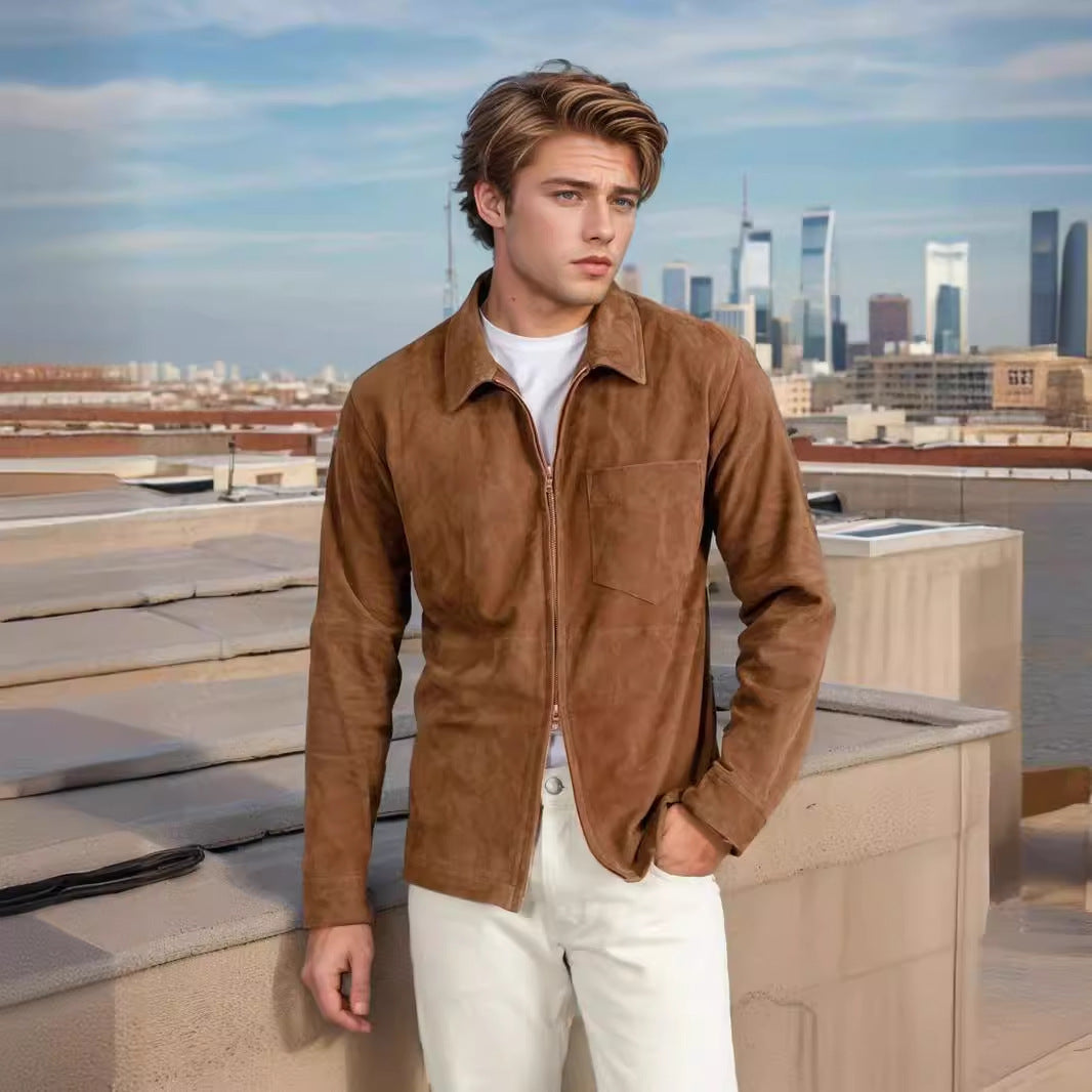 Herren Wildlederjacke mit modernem Stehkragen und praktischen Taschen Echoarchiv