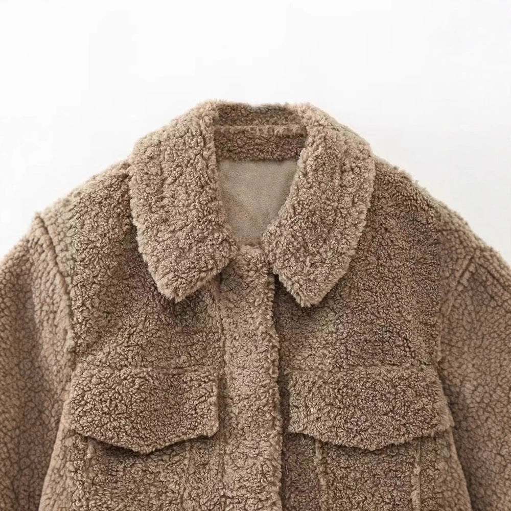Damen Kurze Teddyjacke im Schaffell-Look mit weitem Kragen und Pattentaschen Echoarchiv