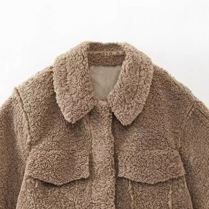 Damen Kurze Teddyjacke im Schaffell-Look mit weitem Kragen und Pattentaschen Echoarchiv
