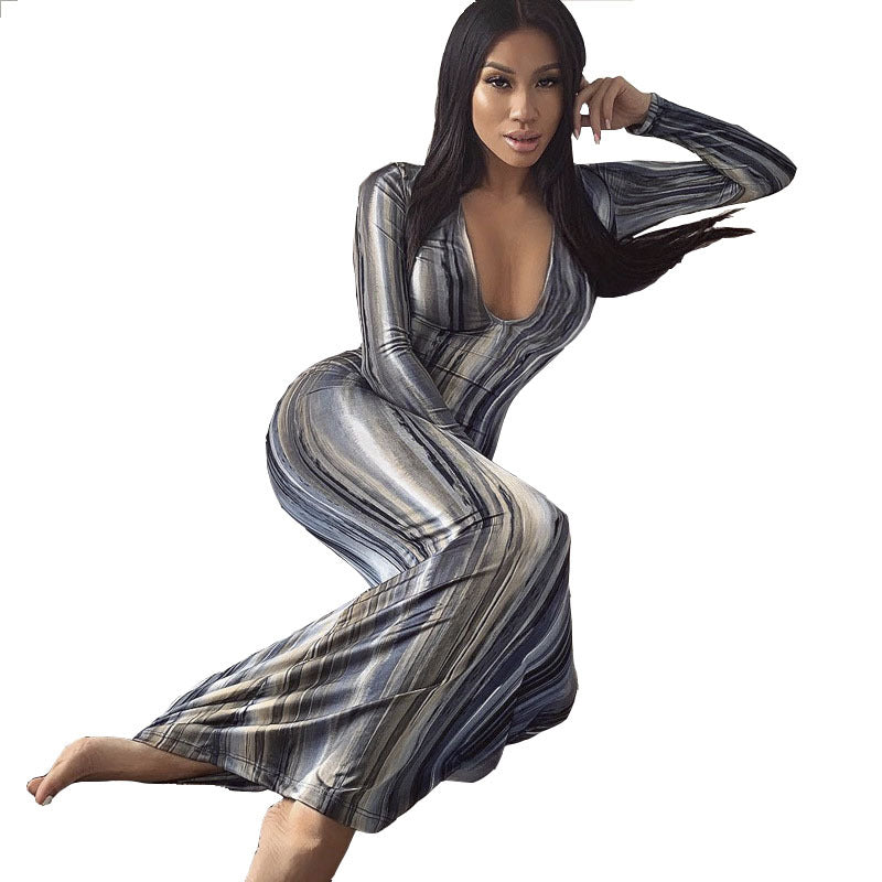 Damen Enganliegendes Maxikleid mit langen Ärmeln und abstraktem Streifenmuster Echo Archiv