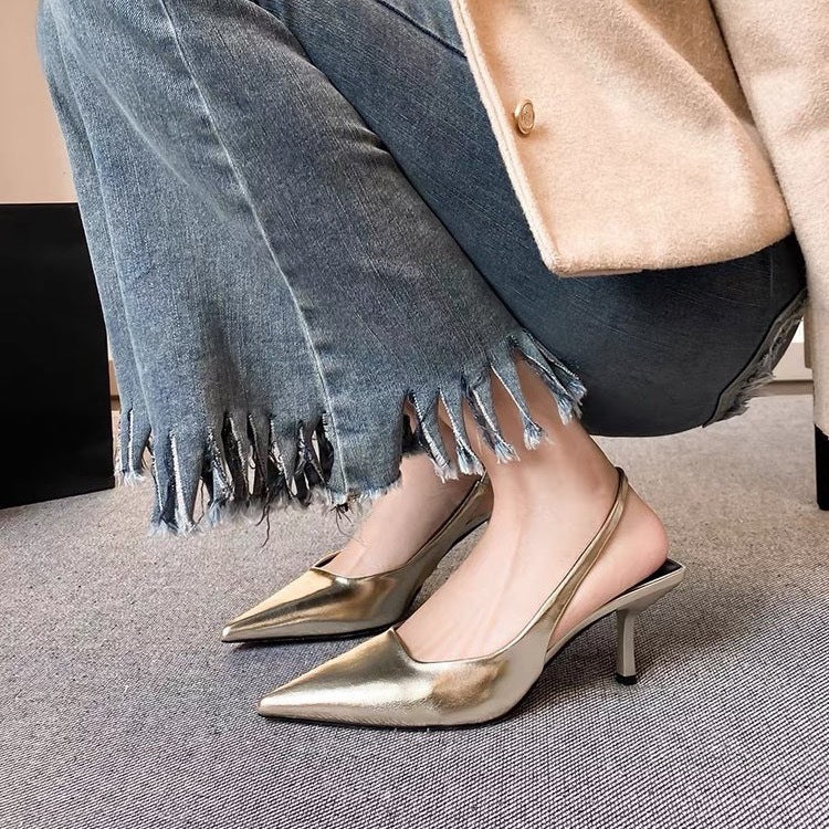 Damen Slingback-Pumps mit spitz zulaufender Silhouette und schimmernder Oberflächenstruktur Echoarchiv