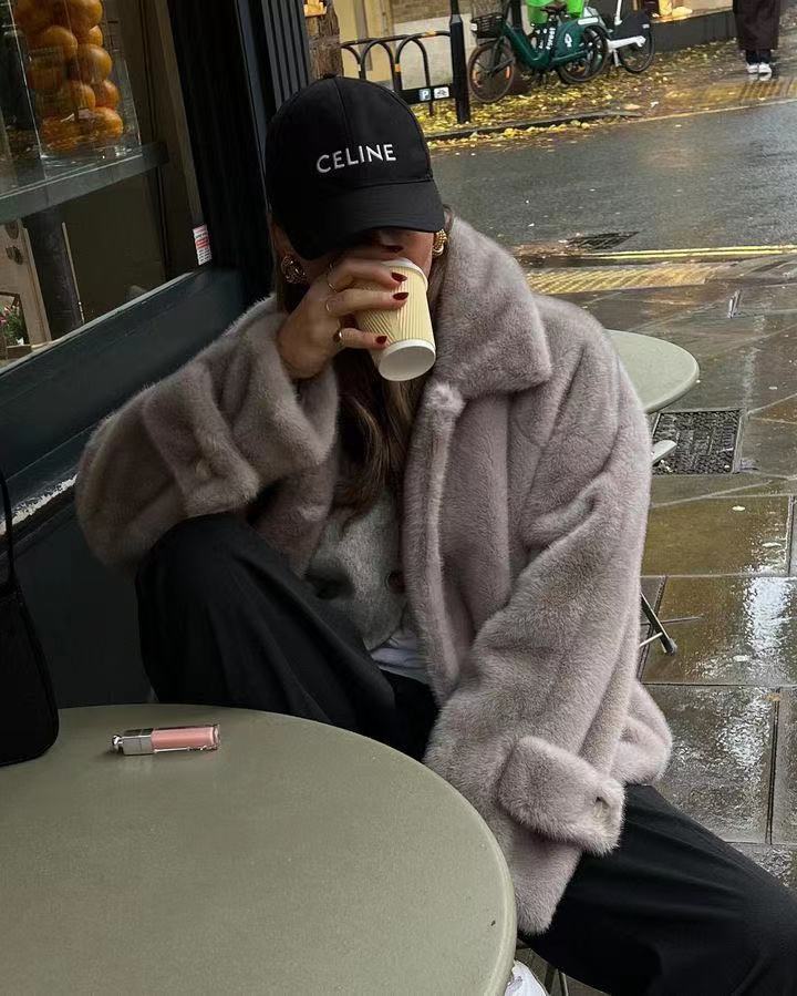 Damen Oversize Kunstfell-Mantel mit Reverskragen, aufgesetzten Taschen und Knopfleiste Echo Archiv