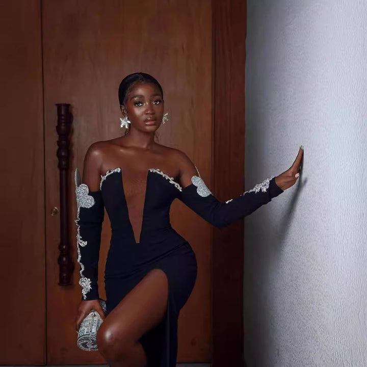 Damen Elegantes Abendkleid mit glitzernden Flügel-Applikationen und tiefem V-Ausschnitt Echo Archiv