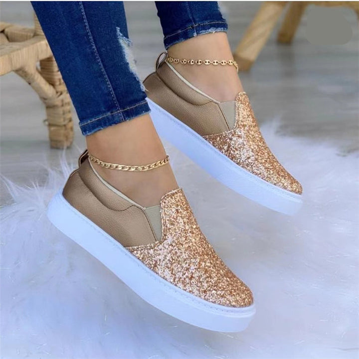 Damen Slip-On Plateau-Sneaker mit Glitzerfront, gepolstertem Fersenbereich und weißer Profilsohle – Névara