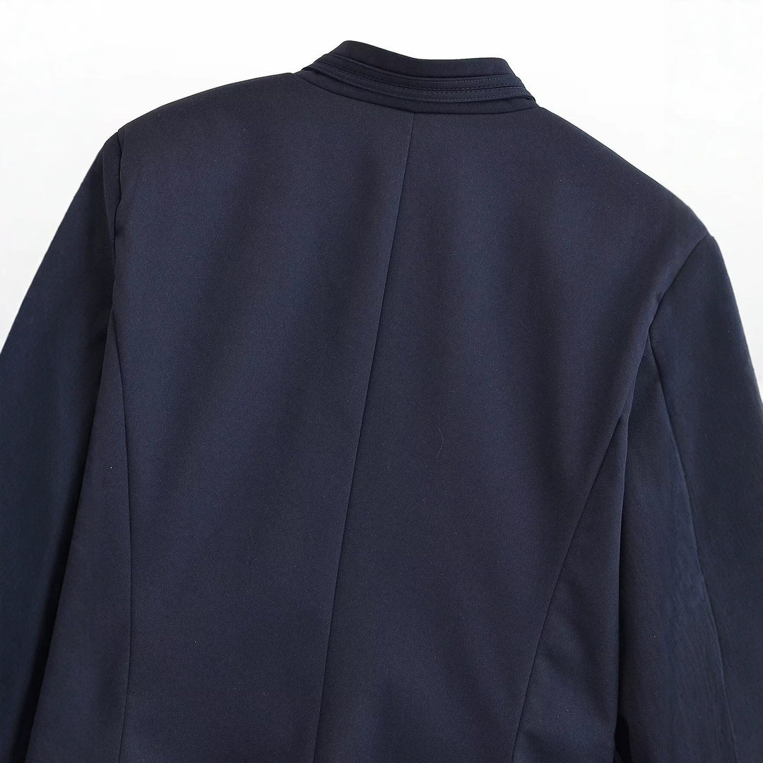 Damen Kurzblazer mit Stehkragen, goldfarbenen Zierknöpfen und Pattentaschen Echoarchiv
