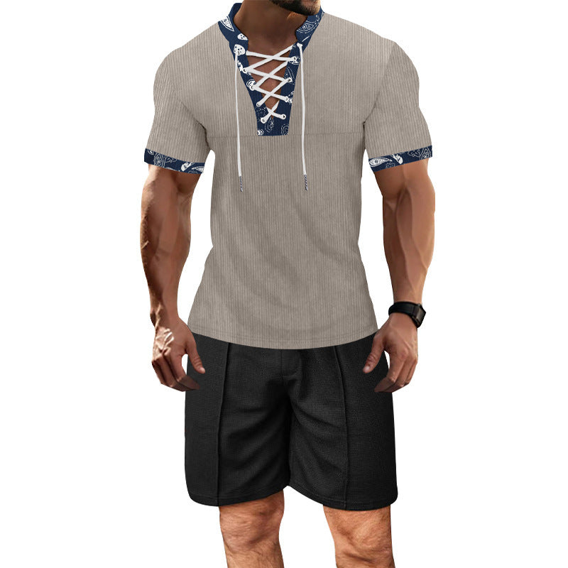 Herren lässiges Kurzarmshirt mit modischem Schnürdesign und kontrastierenden Ärmelabschlüssen Echoarchiv